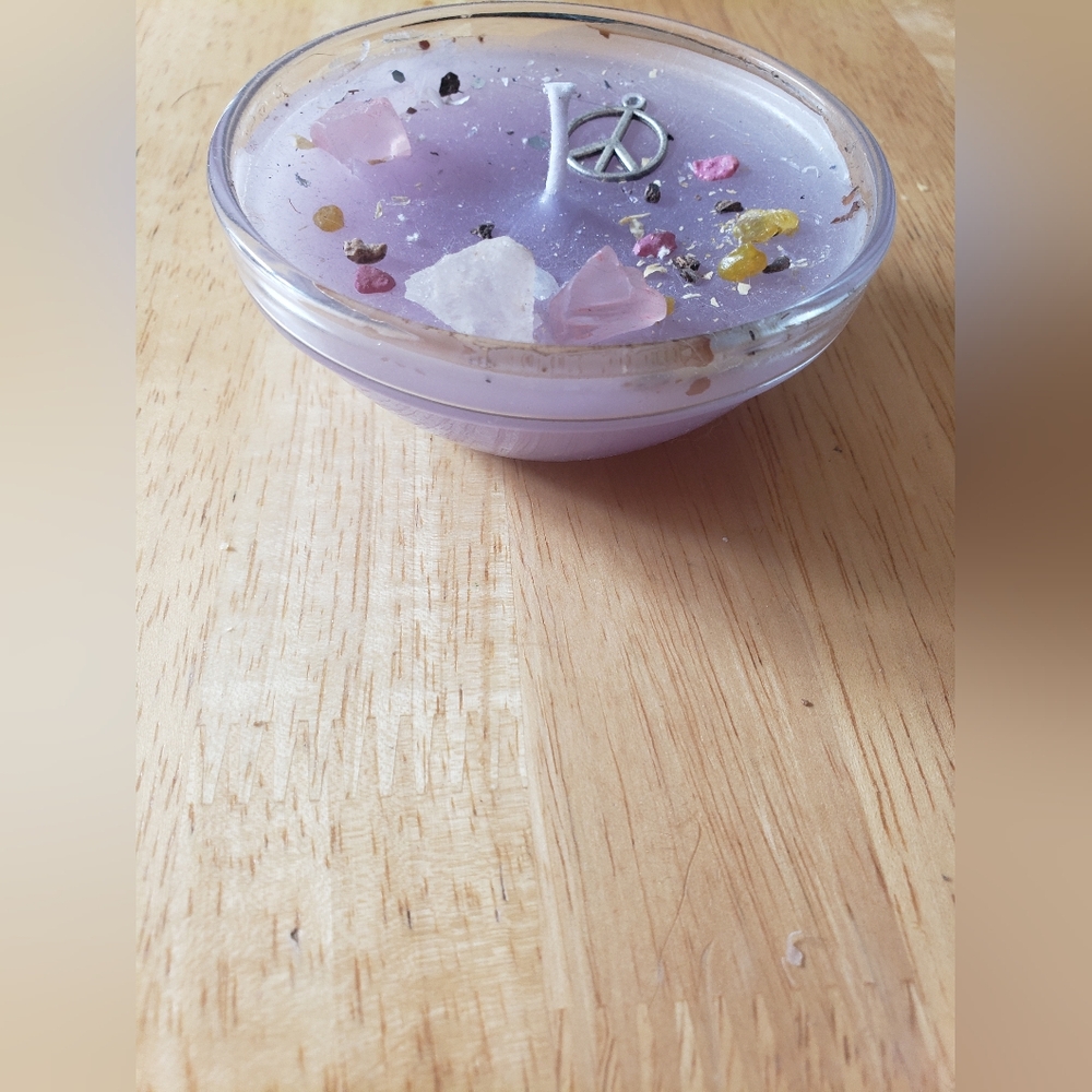 Handmade Purple Peace Soy Wax Candle - Picture 4 of 6